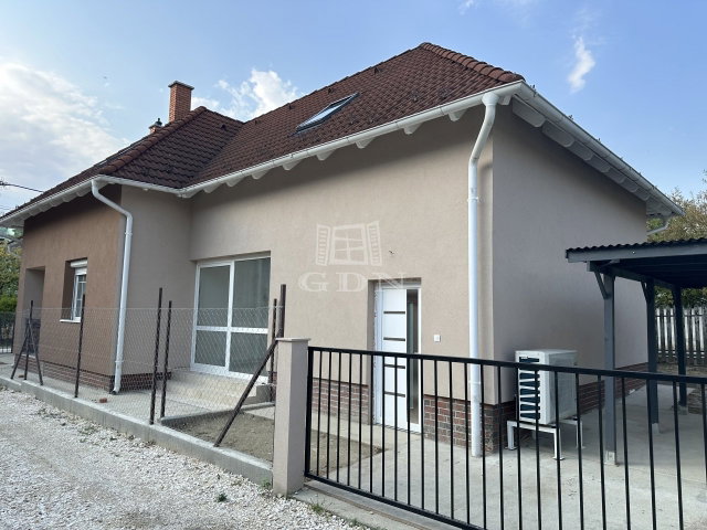 Eladó családi ház, Százhalombattán 179.9 M Ft, 7 szobás
