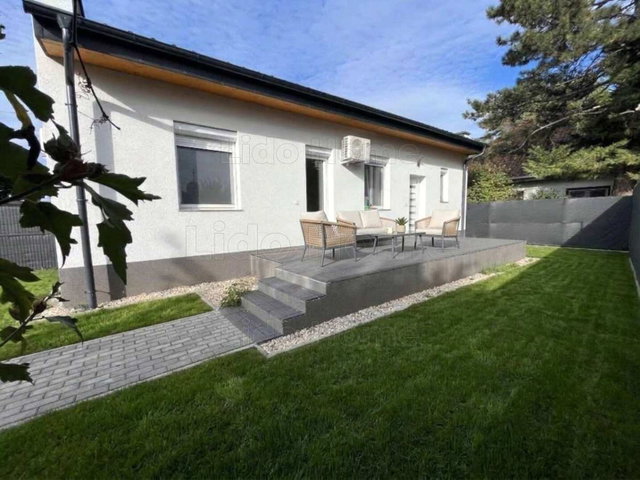 Eladó családi ház, Balatonfenyvesen 72.9 M Ft, 2 szobás
