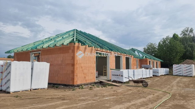 Eladó ikerház, Zsámbékon, Határ úton 102 M Ft, 4 szobás