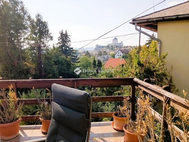 Eladó családi ház, Esztergomban 109 M Ft, 4 szobás