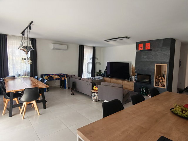 Eladó családi ház, Székesfehérvárott 180 M Ft, 5 szobás
