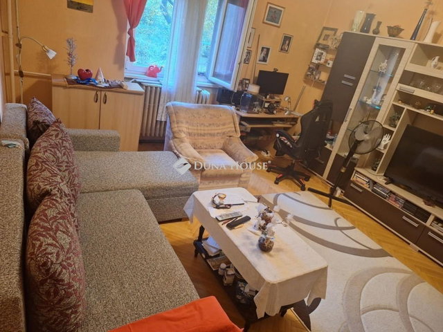 Eladó téglalakás, Tatabányán 32 M Ft, 1 szobás