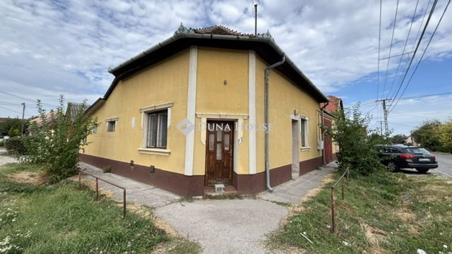 Eladó családi ház, Kiskunfélegyházán 34.99 M Ft, 1 szobás