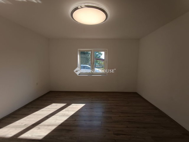Eladó családi ház, Újszászon 24 M Ft, 4 szobás