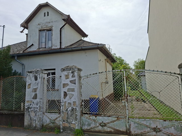 Eladó ikerház, Lajosmizsén 62 M Ft, 5+2 szobás