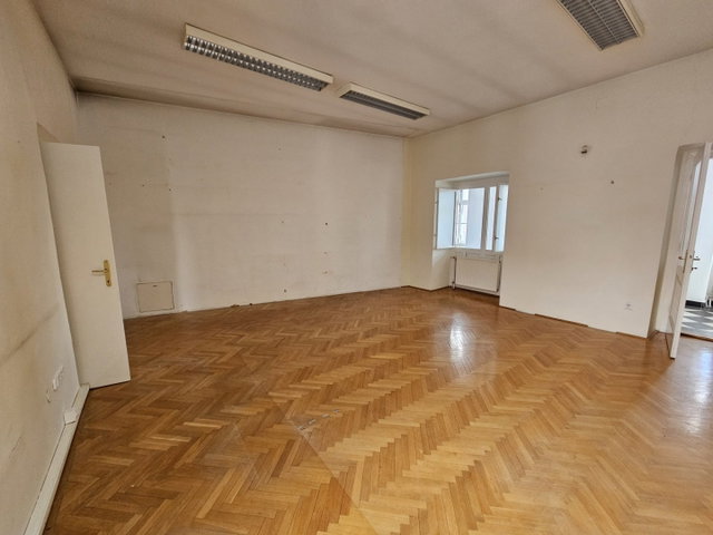Eladó téglalakás, Pápán 34 M Ft, 2 szobás