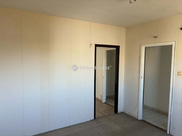 Eladó panellakás, Kecskeméten 39.9 M Ft, 2 szobás