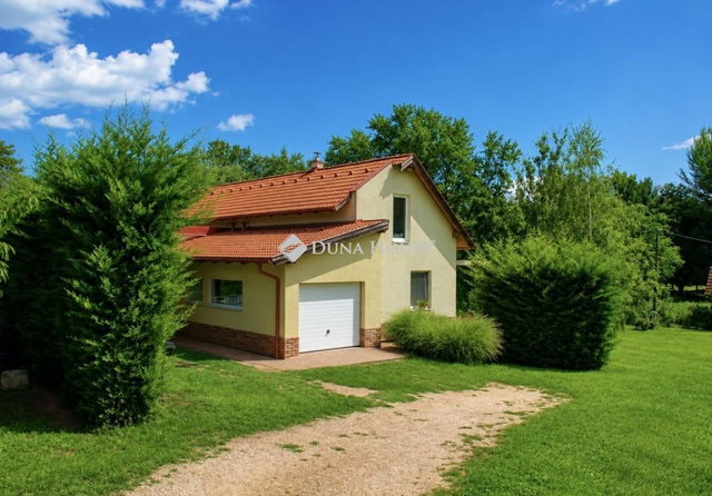 Eladó családi ház, Csopakon, Mű úton 121 M Ft, 2 szobás