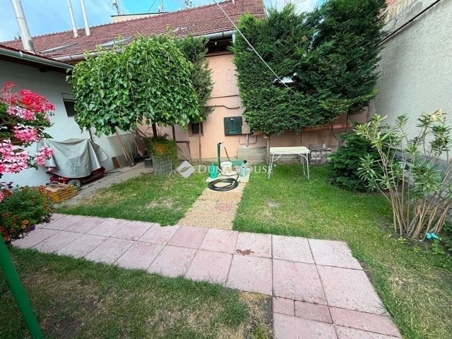 Eladó családi ház, Szigetszentmiklóson 63.9 M Ft, 2 szobás