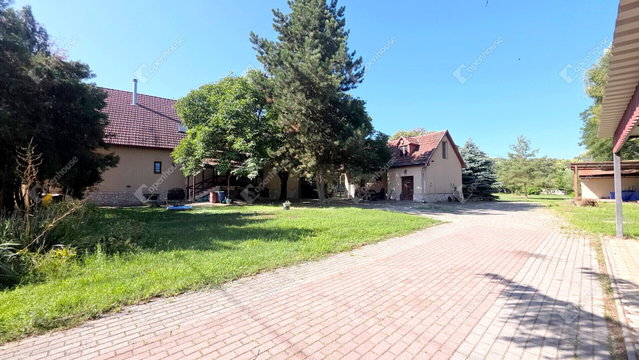Eladó családi ház, Miskolcon 159.9 M Ft, 7 szobás
