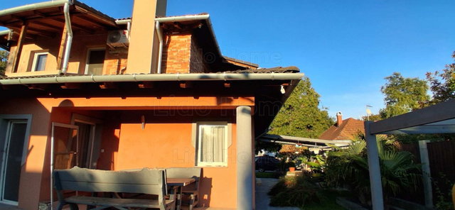 Eladó családi ház, Siófokon 249 M Ft, 8 szobás