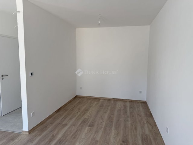 Eladó téglalakás, Budapesten, XIV. kerületben 73 M Ft, 1 szobás