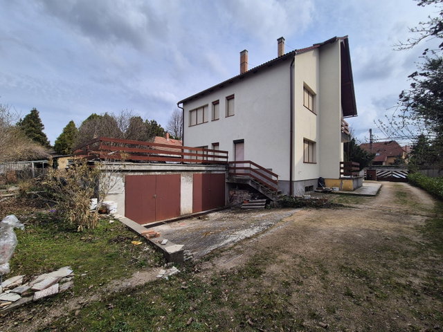 Eladó családi ház, Székesfehérvárott 120 M Ft, 6 szobás
