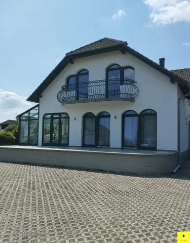 Eladó családi ház, Bükön 153 M Ft, 9 szobás