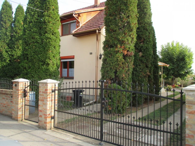 Eladó családi ház, Békéscsabán 63.5 M Ft, 4 szobás
