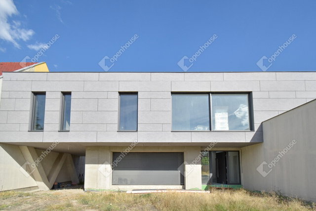 Eladó családi ház, Szegeden 399.99 M Ft, 5 szobás