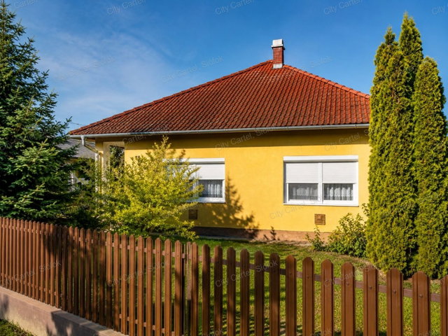 Eladó családi ház, Kőröshegyen 129 M Ft, 6 szobás