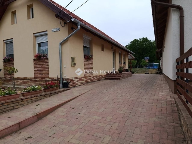 Eladó családi ház, Gödöllőn 105 M Ft, 3 szobás