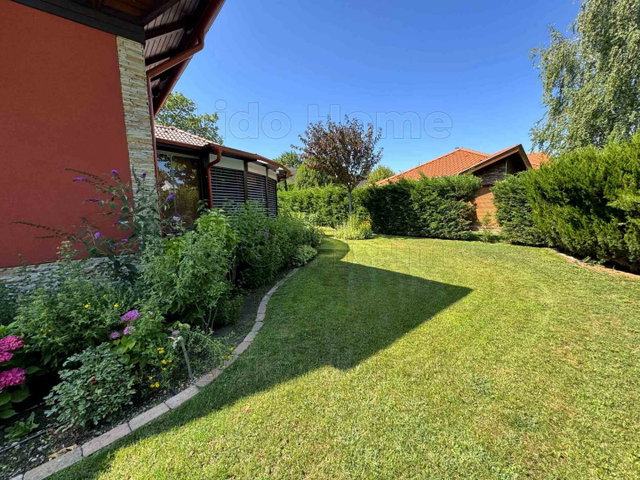 Eladó családi ház, Zamárdiban 250 M Ft, 5 szobás