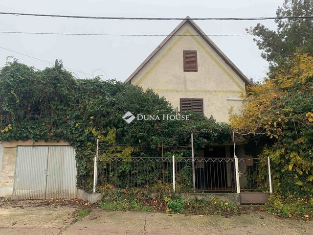 Eladó családi ház, Adonyban 31.5 M Ft, 3 szobás