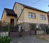 Eladó családi ház, Lábatlanon 59.99 M Ft, 3 szobás