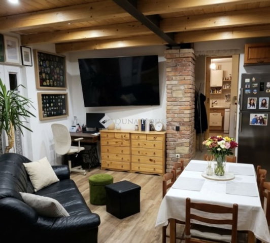 Eladó családi ház, Csabdiban 89.9 M Ft, 5 szobás