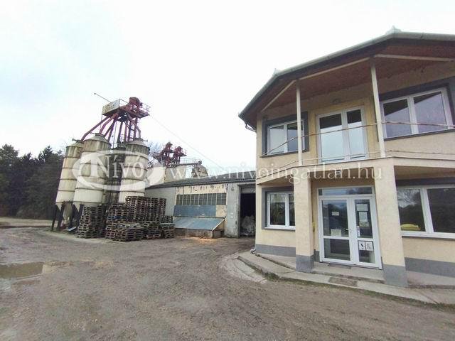 Ipari · 3930 m² · 511.390.000 Ft