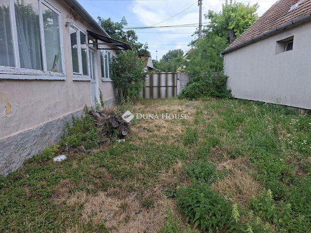 Eladó családi ház, Székesfehérvárott 120 M Ft, 2 szobás