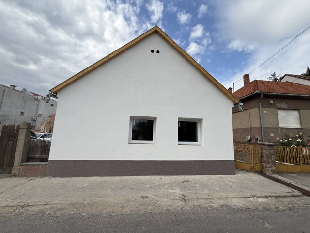 Eladó családi ház, Pécsett 129.9 M Ft, 4 szobás