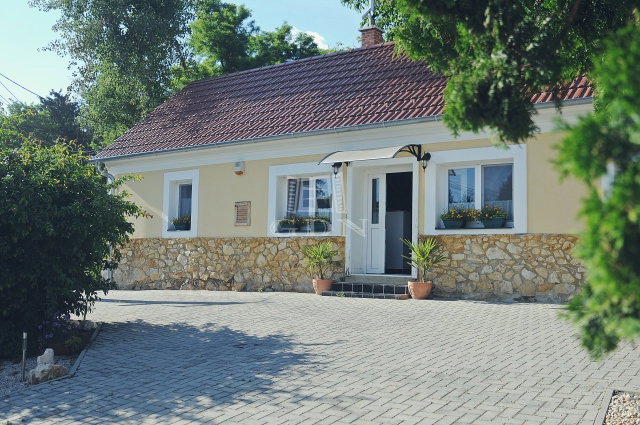 Eladó családi ház, Hottón 79 M Ft, 2+2 szobás