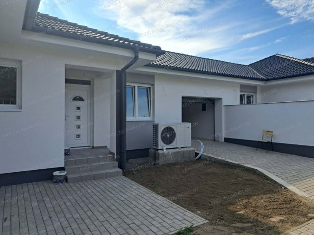 Eladó ikerház, Nyíregyházán 83 M Ft, 4 szobás
