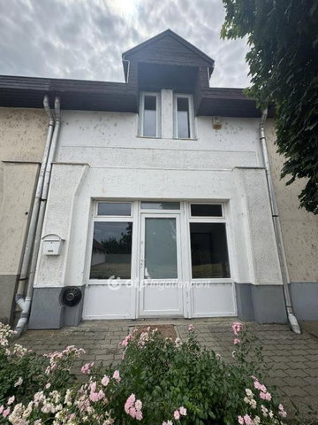 Eladó iroda, Tiszafüreden 35 M Ft, 3 szobás