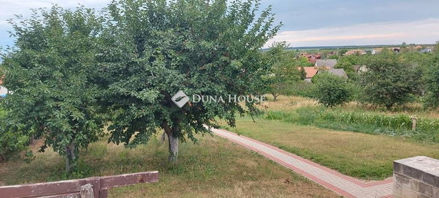 Eladó nyaraló, Etyeken 24.9 M Ft, 2 szobás / költözzbe.hu