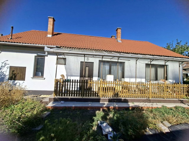 Eladó családi ház, Szolnokon 60.9 M Ft, 3 szobás