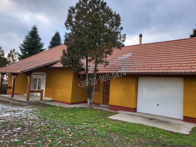 Eladó családi ház, Kadarkúton 43.5 M Ft, 2 szobás