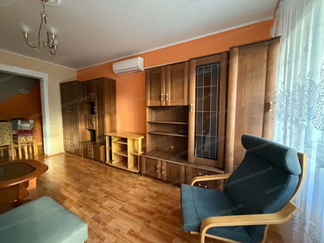 Kiadó panellakás, albérlet, Tatabányán 180 E Ft / hó, 3 szobás