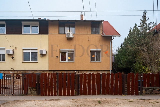 Eladó ikerház, Budapesten, XVIII. kerületben 125 M Ft, 7 szobás
