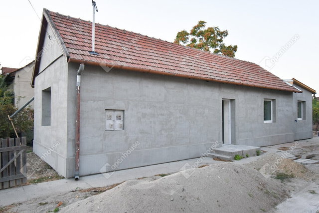 Eladó családi ház, Szegeden 69.99 M Ft, 3 szobás