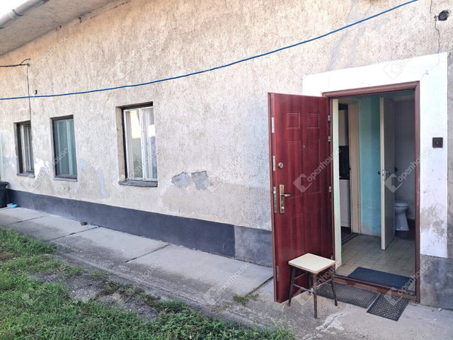 Eladó téglalakás, Komáromban 22 M Ft, 1 szobás