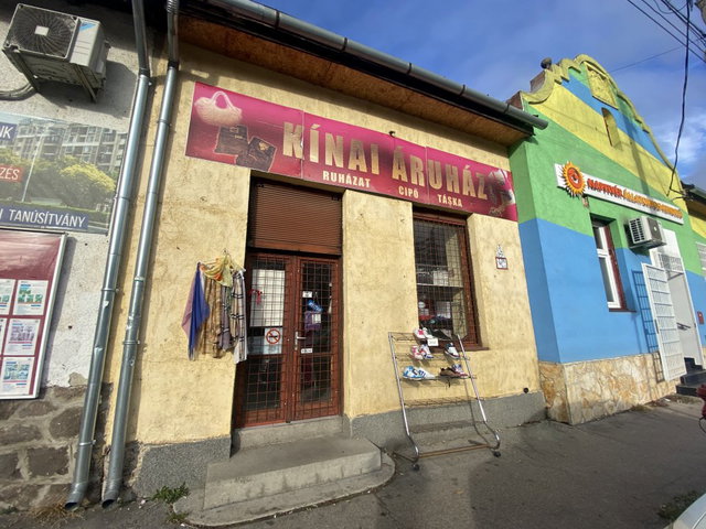 Eladó üzlethelyiség, XVI. kerületben, Veres Péter úton