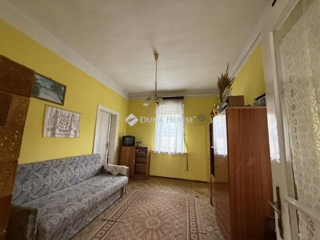 Eladó családi ház, Vecsésen 59.9 M Ft, 2 szobás