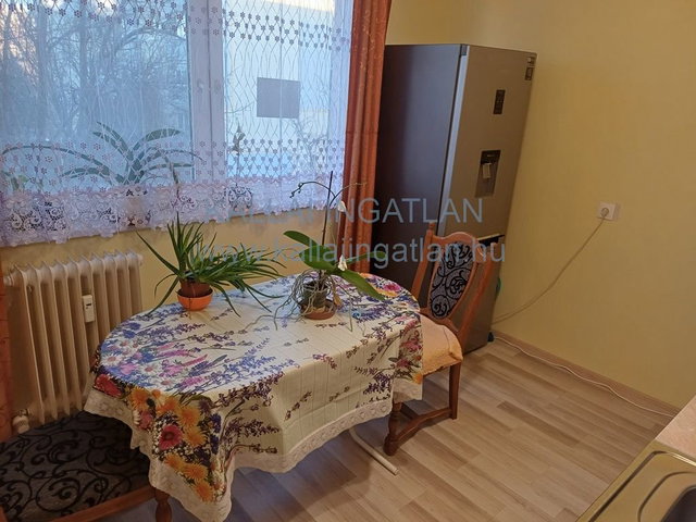 Eladó panellakás, Nyíregyházán 38.5 M Ft, 2 szobás