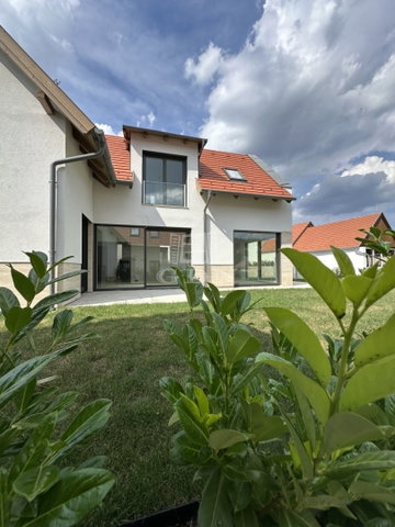 Eladó ikerház, Nagykovácsiban 255 M Ft, 5+1 szobás