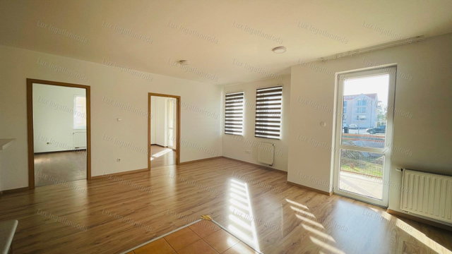 Kiadó téglalakás, albérlet, Komáromban 212 E Ft / hó, 3 szobás