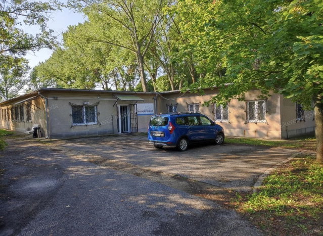Eladó hotel, Oroszlányban 275 M Ft, 24 szobás