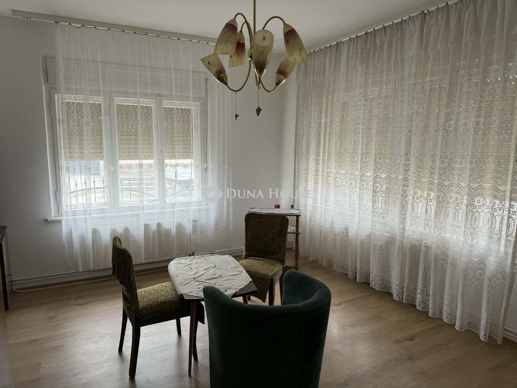 6 bed · 220m² · 169.000.000 ft