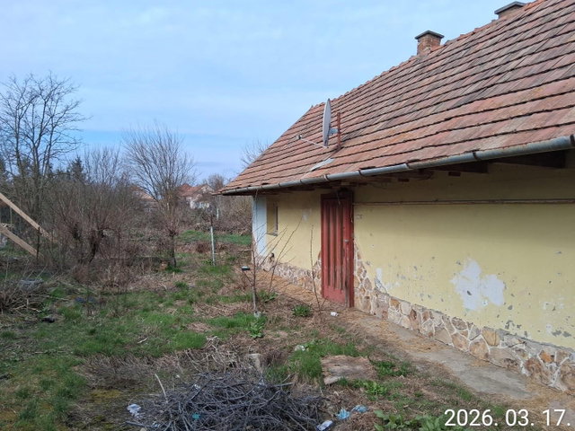 Eladó családi ház, Lőrinciben 0.1 M Ft, 2 szobás