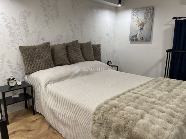 Eladó téglalakás, Budapesten, VI. kerületben, Eötvös utcában