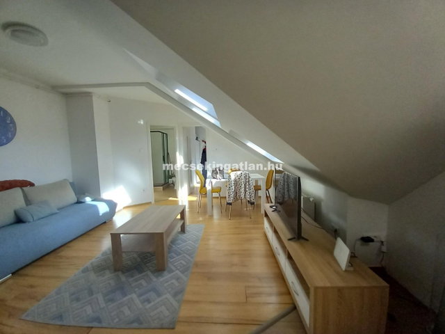 Kiadó téglalakás, albérlet, Pécsett 180 E Ft / hó, 1 szobás