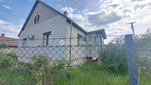 Eladó családi ház, Tápiószecsőn 65 M Ft, 4 szobás